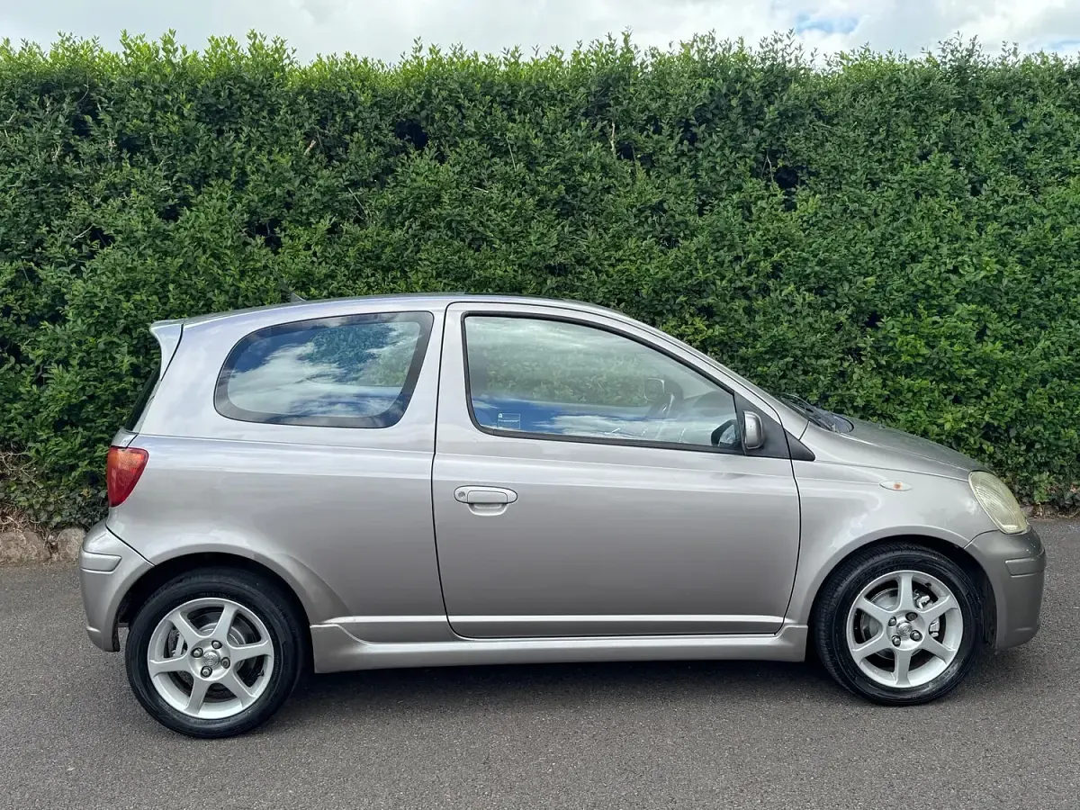 Used Toyota Yaris Sport 150 HP (110 kW) 2004 Silver Hatchback