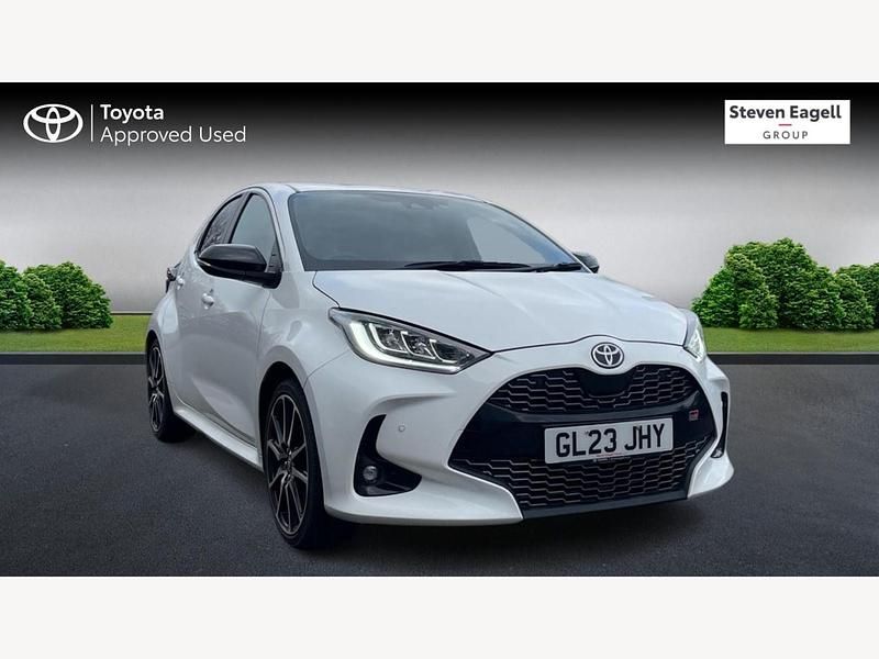 Used Toyota Yaris Hybrid Sport 114 HP (83 kW) 2023 White Hatchback