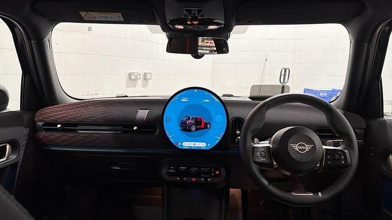 Used Mini Cooper Hatch 113 kW (154 HP) 2025 Black Hatchback