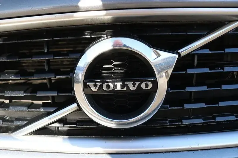 Used Volvo V40 R-Design 242 HP (177 kW) 2017 Grey Hatchback