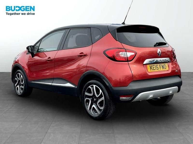 Used Renault Captur Signature 110 HP (80 kW) 2015 Red/black SUV