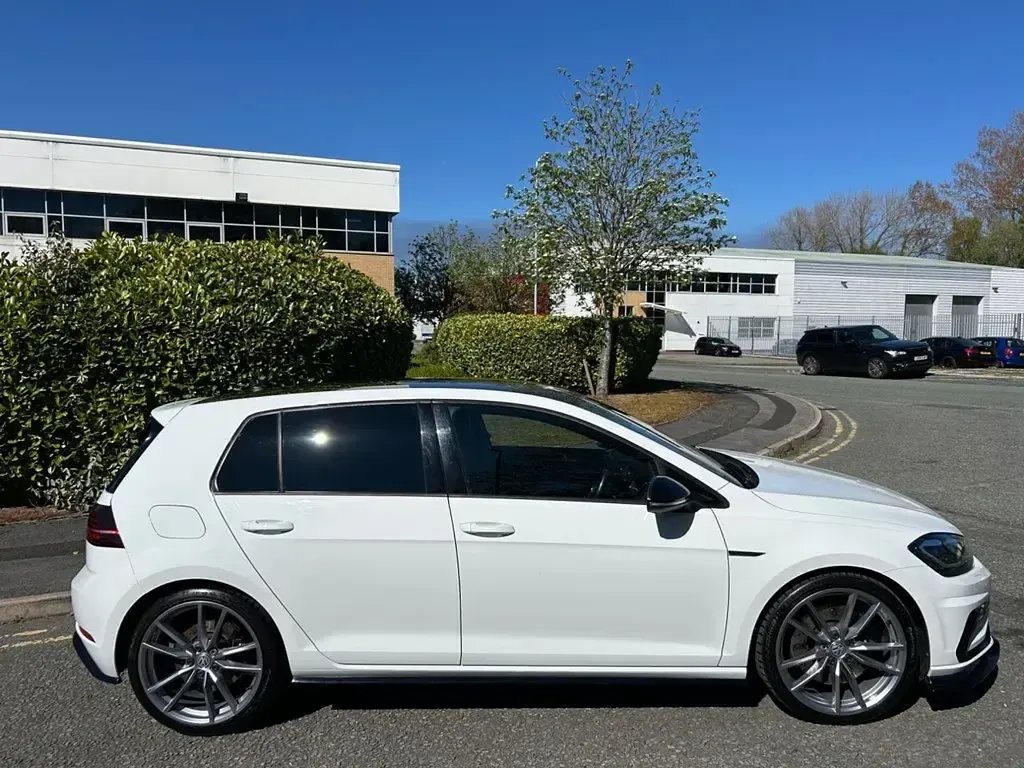 Used VW Golf VII R 310 HP (228 kW) 2018 White Hatchback