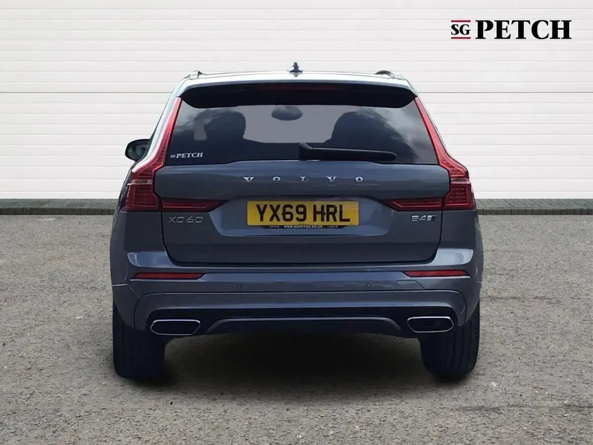 Used Volvo XC60 R-Design 194 HP (142 kW) 2019 Grey SUV