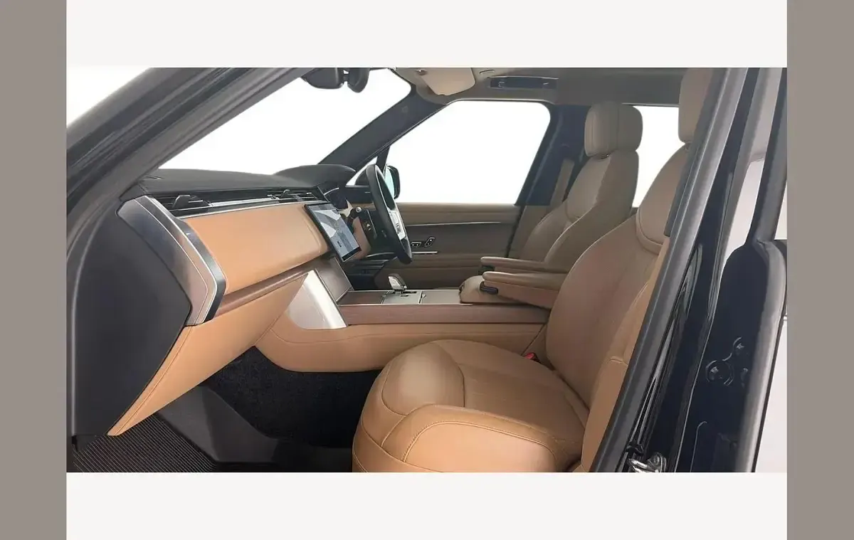 Used Land Rover Range Rover SE 300 HP (220 kW) 2024 Santorini black SUV