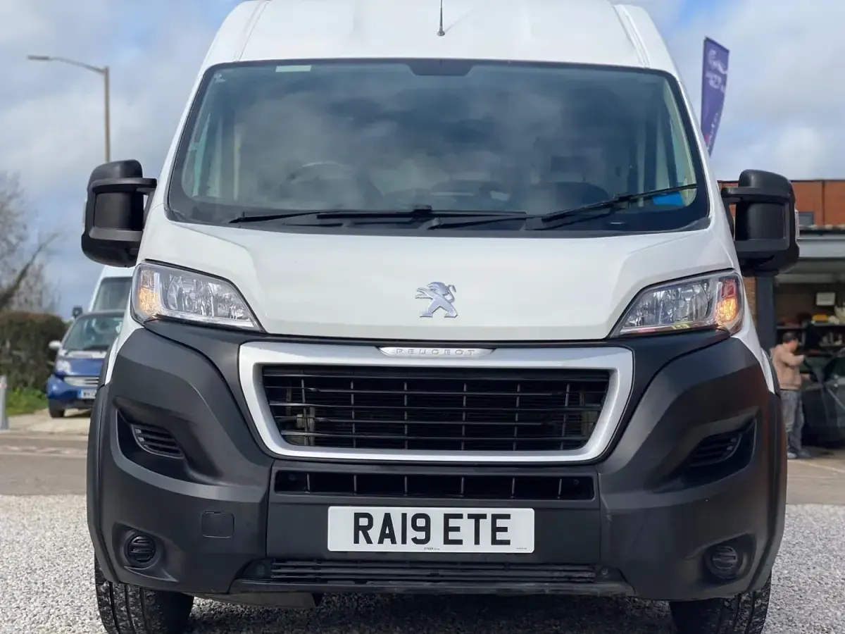 Second-hand Peugeot Boxer 130 CP (95 kW) 2019 Alb Van