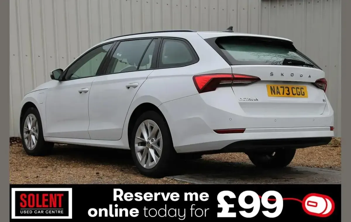 Begagnad Skoda Octavia SE Technology 200 HK (147 kW) 2023 Vit Kombi