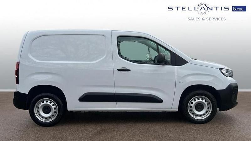Used Peugeot Partner 129 HP (94 kW) 2024 White MPV