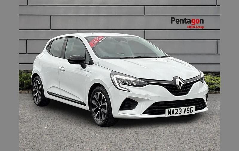 Used Renault Clio V Evolution 88 HP (64 kW) 2023 White Hatchback