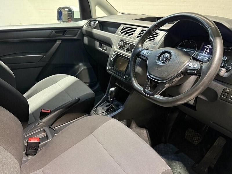 Usado VW Caddy Trendline 102 HP (75 kW) 2019 Branco Monovolume