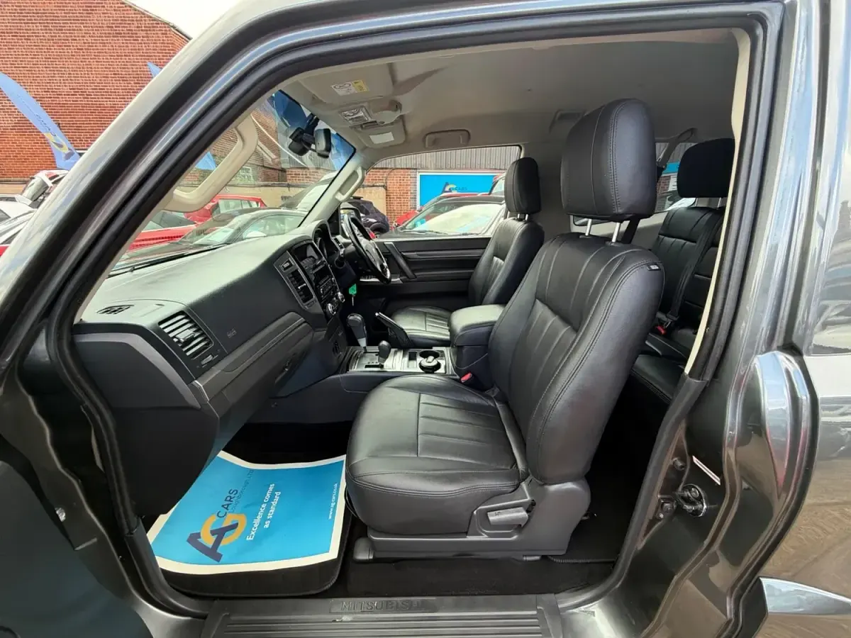 Used Mitsubishi Shogun 187 HP (137 kW) 2017 Grey SUV
