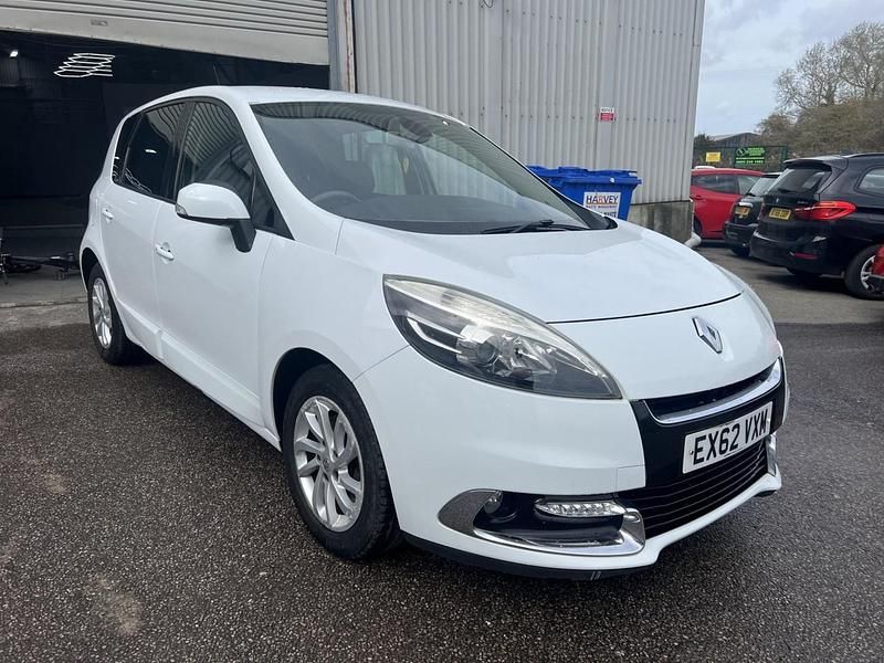 Used Renault Scénic III Dynamique 110 HP (80 kW) 2012 White MPV