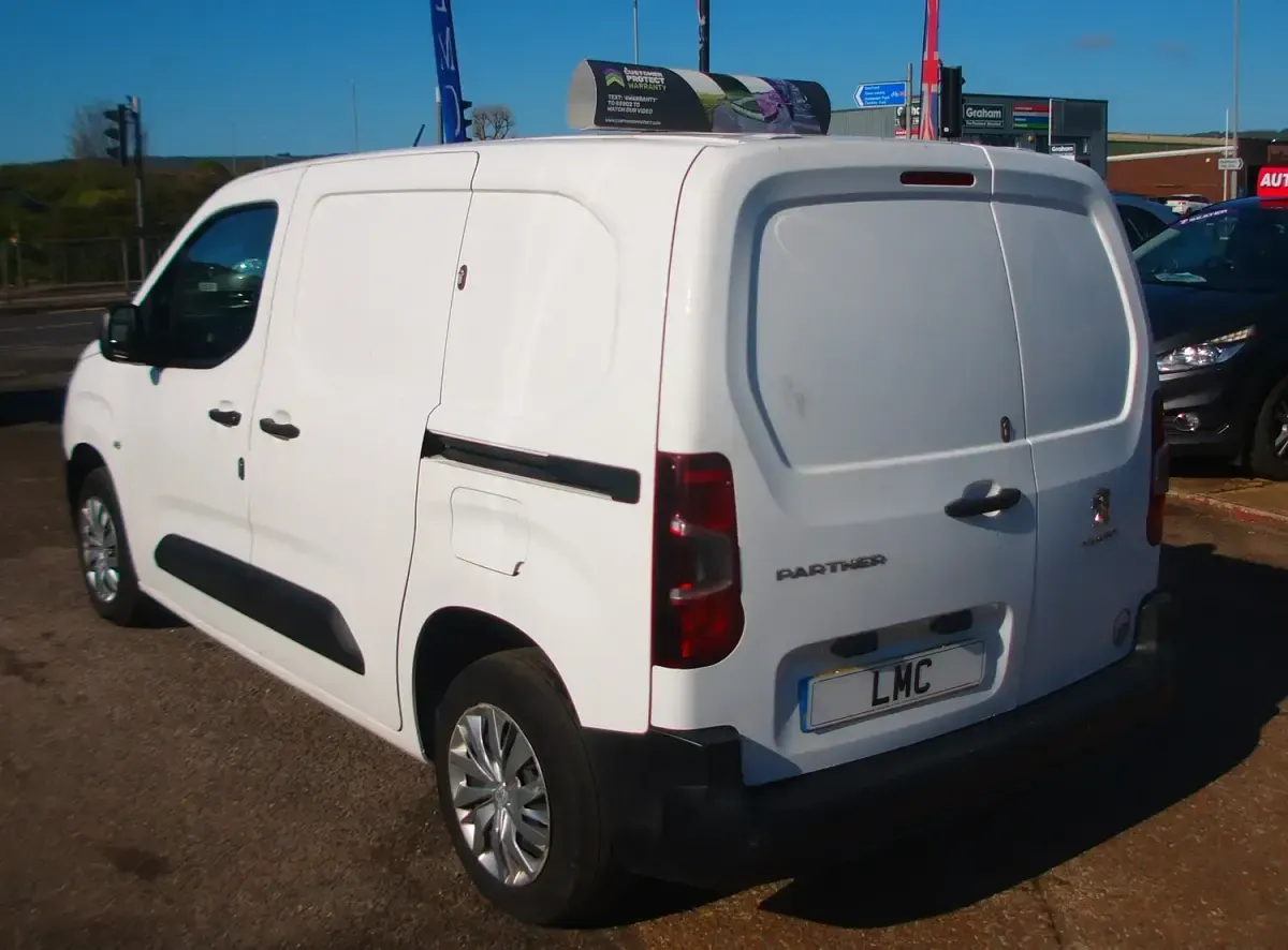 Used Peugeot Partner 131 HP (96 kW) 2019 White MPV