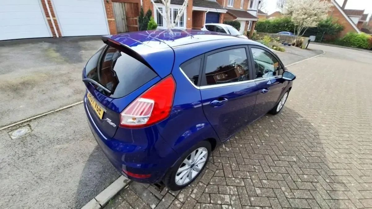 Begagnad Ford Fiesta Titanium 2017 Blå Halvkombi
