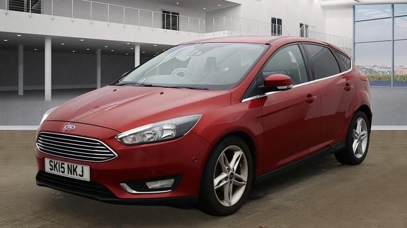 Usado Ford Focus Titanium 125 HP (91 kW) 2015 Vermelho Citadino