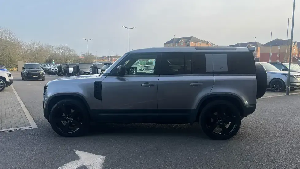Used Land Rover Defender SE 300 HP (220 kW) 2020 Grey SUV