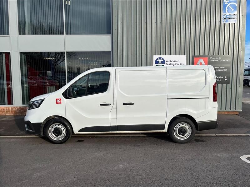 White Used 2024 Renault Trafic Van | £16,950 (Good price) - Image 1/4
