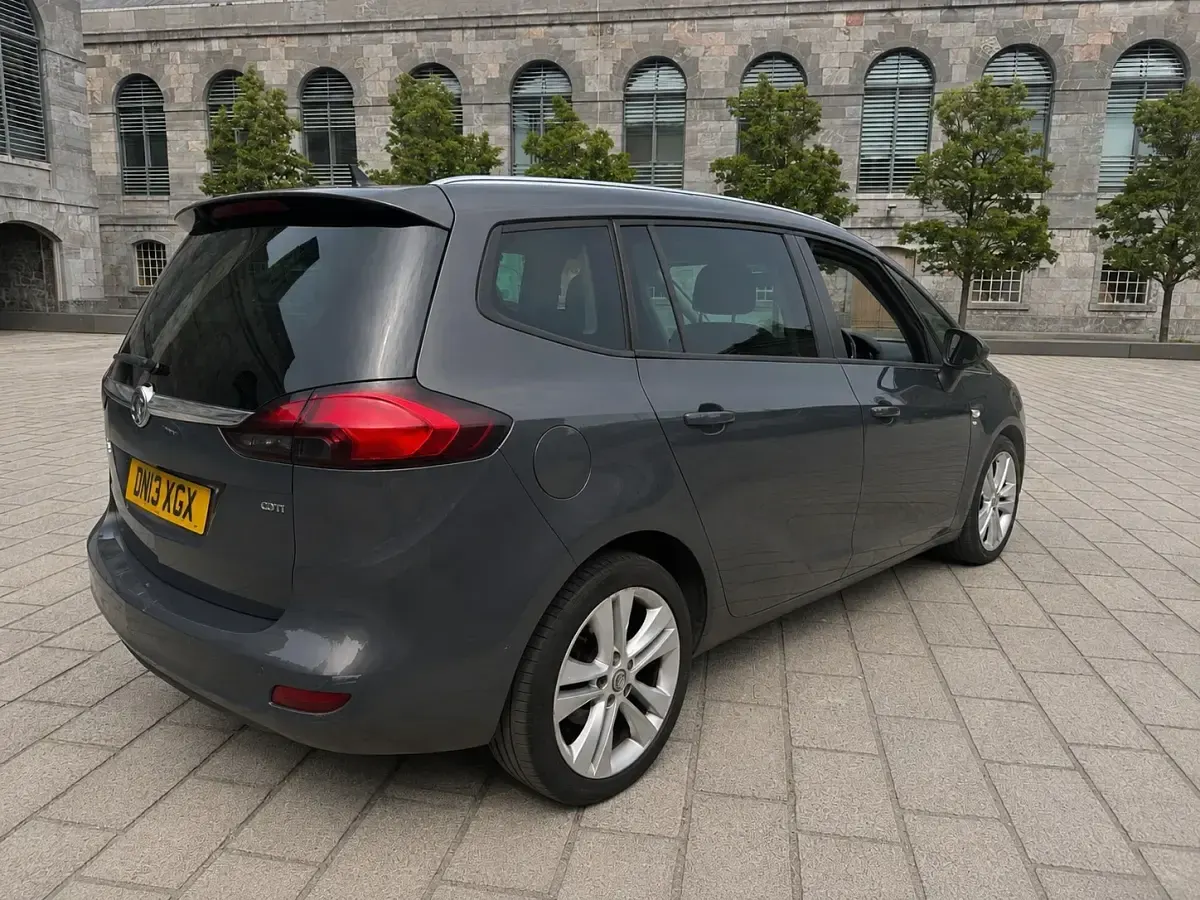 Used Vauxhall Zafira SRi 170 HP (125 kW) 2013 Grey MPV