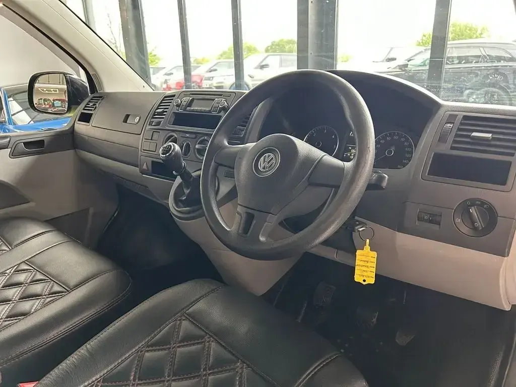 Second-hand VW Transporter 102 CP (75 kW) 2011 Negru Van