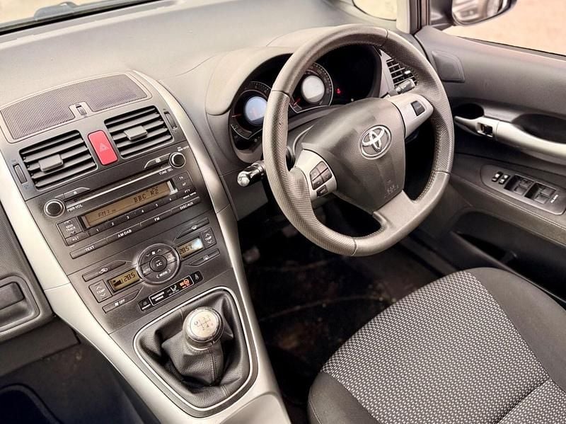 Used Toyota Auris 2010 Grey Hatchback