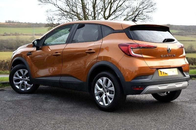 Used Renault Captur Iconic 140 HP (102 kW) 2022 Orange SUV