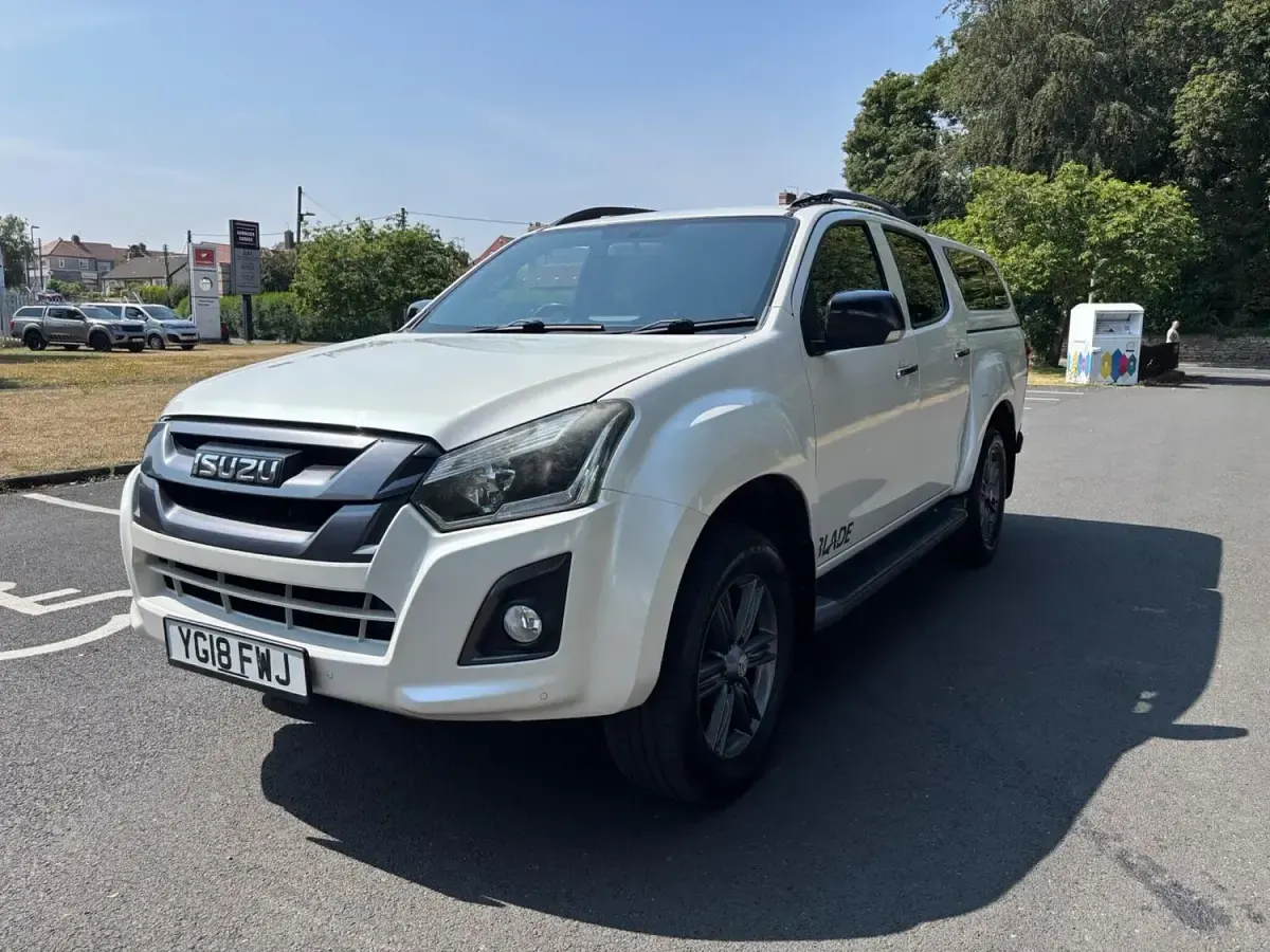 Used Isuzu D-Max 164 HP (120 kW) 2018 White Pickup