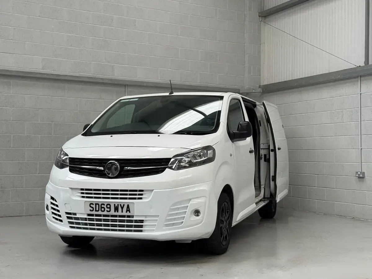 Used Vauxhall Vivaro 100 HP (73 kW) 2019 White MPV