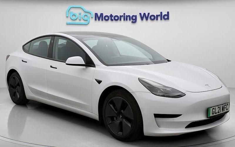 Used Tesla Model 3 Standard Range Plus 222 kW (302 HP) 2021 White Sedan
