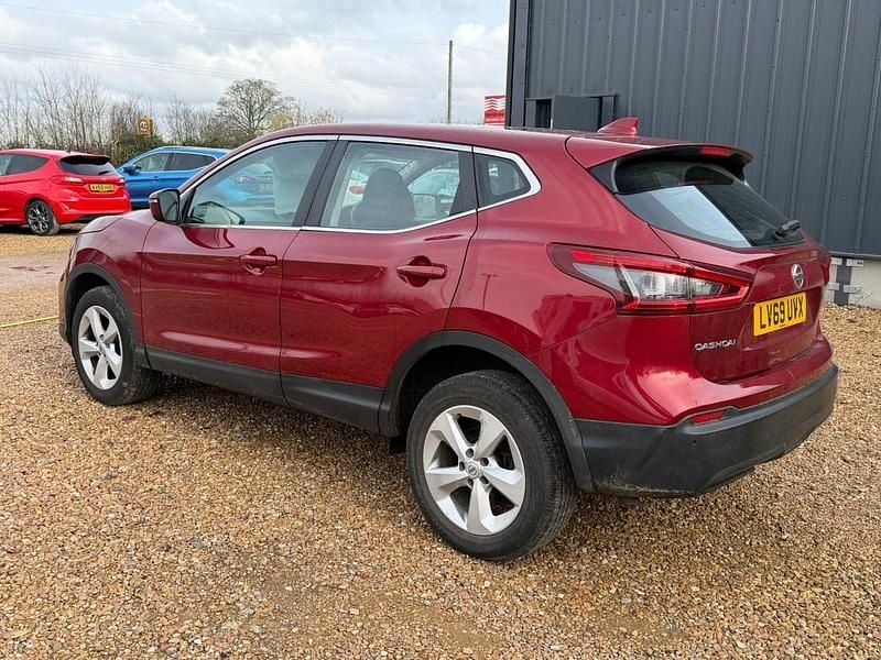 Used Nissan Qashqai Acenta Premium 160 HP (117 kW) 2019 Red SUV