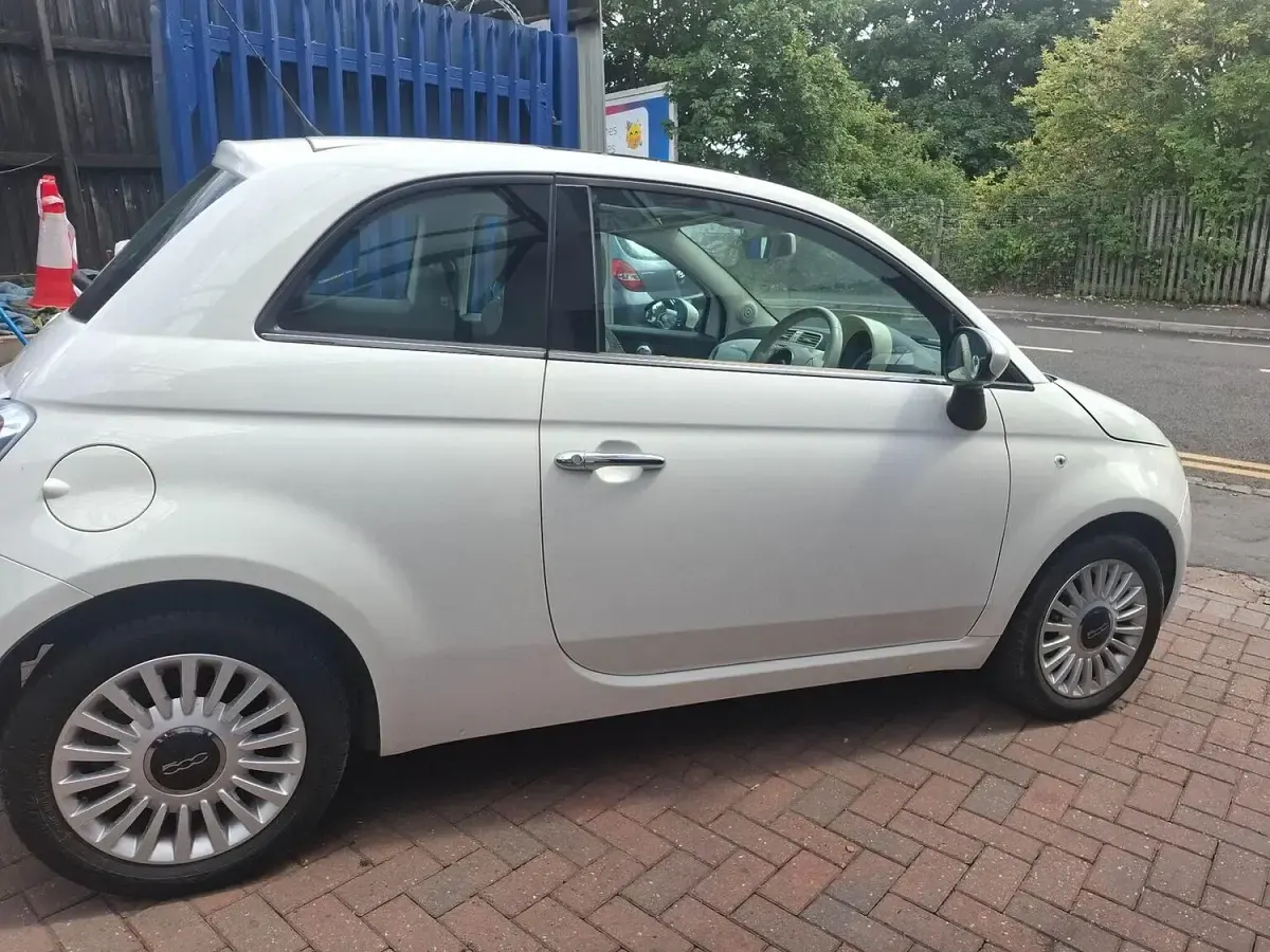 Used Fiat 500 Lounge 69 HP (50 kW) 2011 White Hatchback