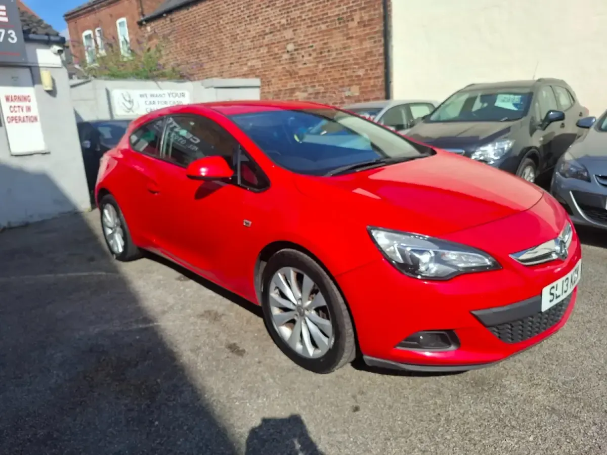 Used Vauxhall Astra GTC SRi 140 HP (102 kW) 2013 Red Hatchback