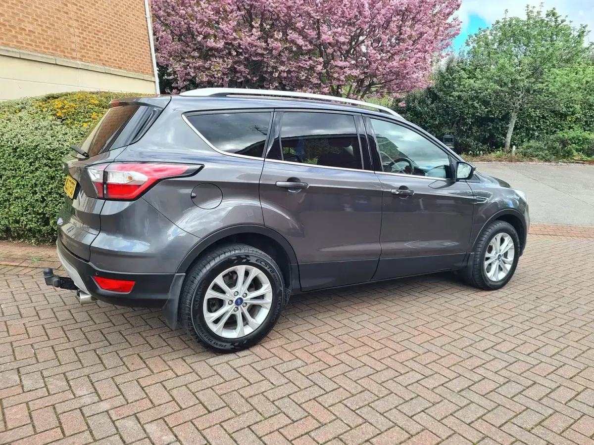 Käytetty Ford Kuga Titanium 150 HP (110 kW) 2018 Harmaa Katumaasturi