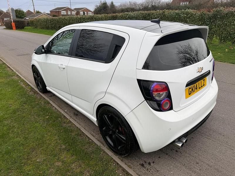 Used Chevrolet Aveo 2014 White Hatchback