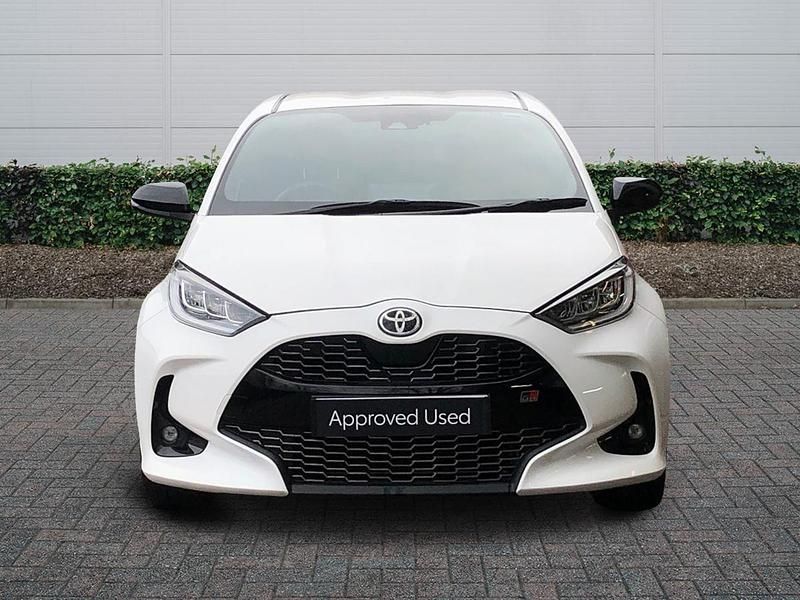 Used Toyota Yaris Hybrid Sport 2023 White Hatchback