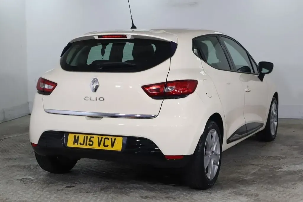 Usado Renault Clio IV Dynamique 75 CV (55 kW) 2015 Blanco Utilitario