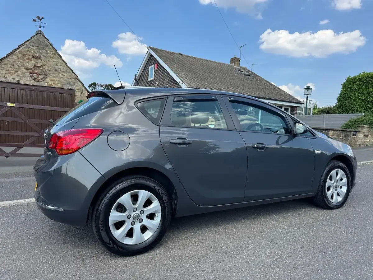 Used Vauxhall Astra Design Edition 2015 Grey Hatchback
