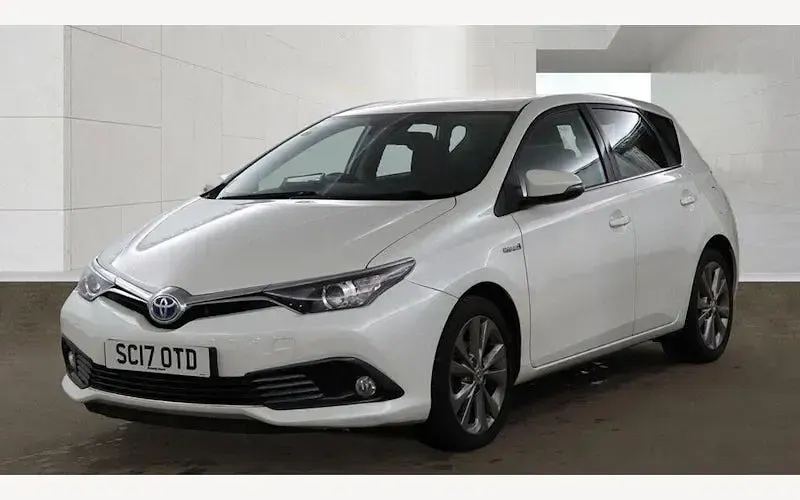 Used Toyota Auris Hybrid Business Edition 136 HP (100 kW) 2017 Hatchback