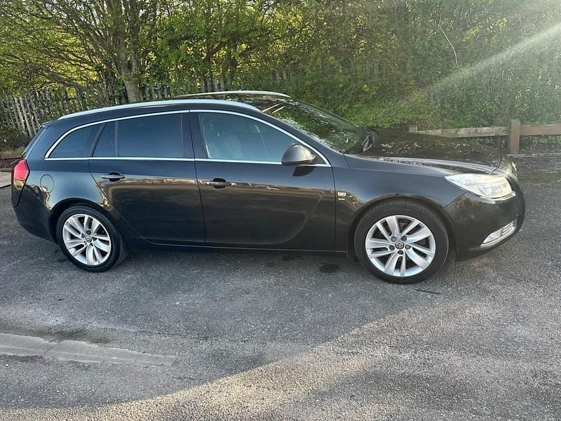 Used Vauxhall Insignia SRi 160 HP (117 kW) 2012 Black Estate