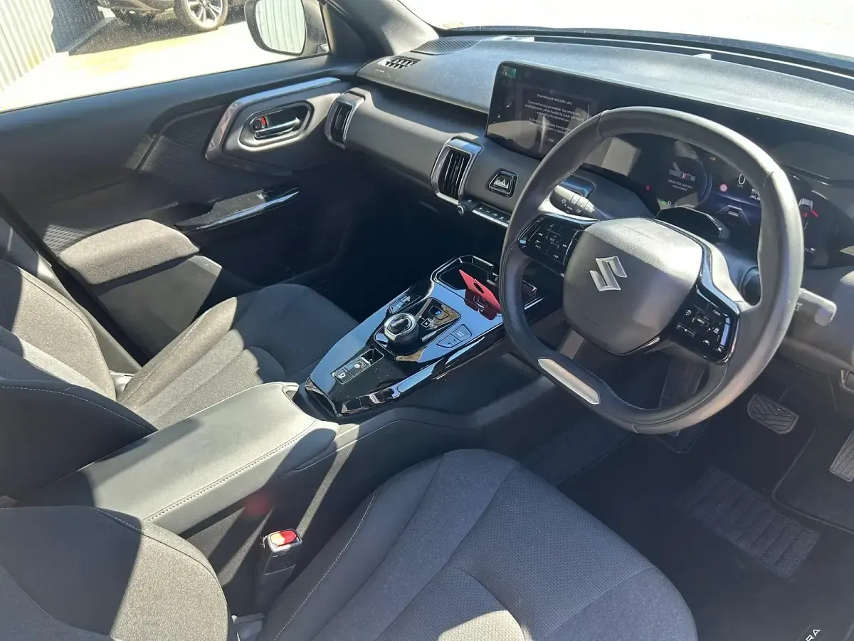 New Suzuki e-Vitara 127 kW (174 HP) 2025 White SUV