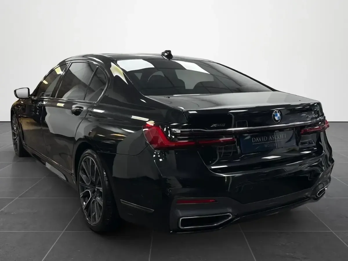 Begagnad BMW 745e M Sport 2020 Svart Sedan