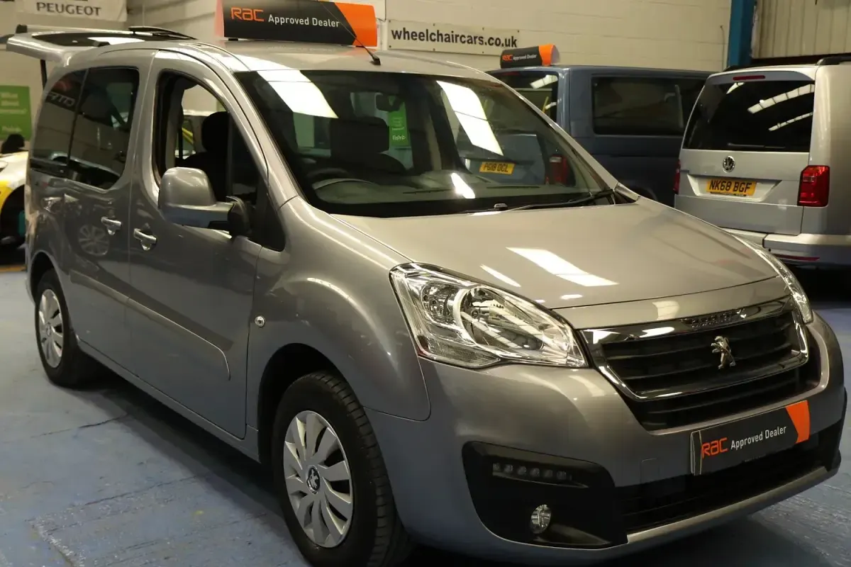 Used Peugeot Partner Tepee Active 98 HP (72 kW) 2018 Grey MPV
