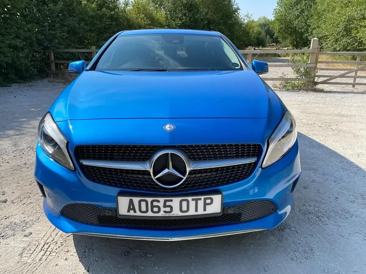 Used Mercedes A180 Premium 122 HP (89 kW) 2015 Blue Hatchback