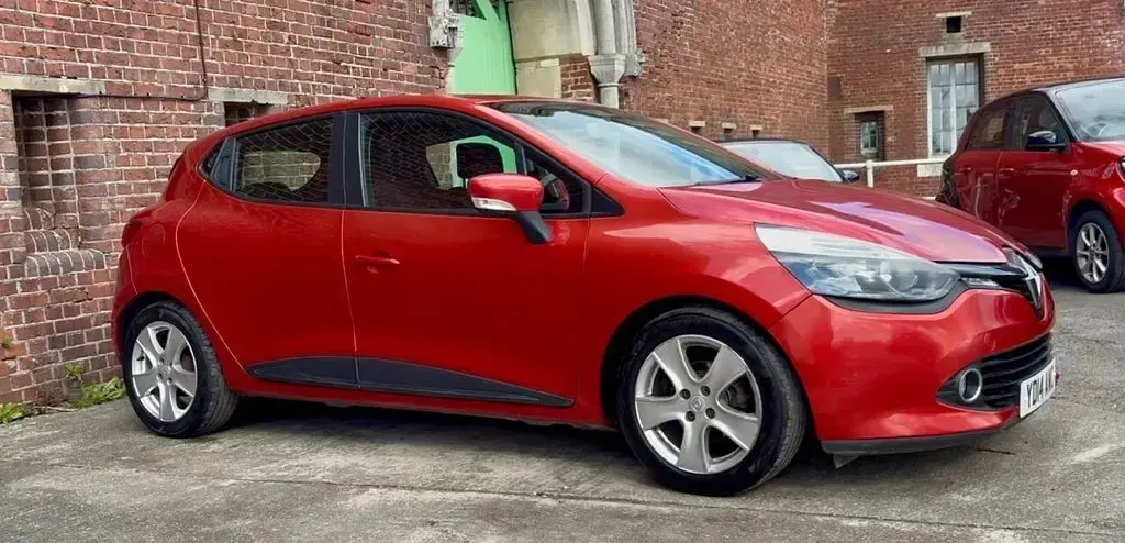 Used Renault Clio Expression+ 90 HP (66 kW) 2014 Red Hatchback