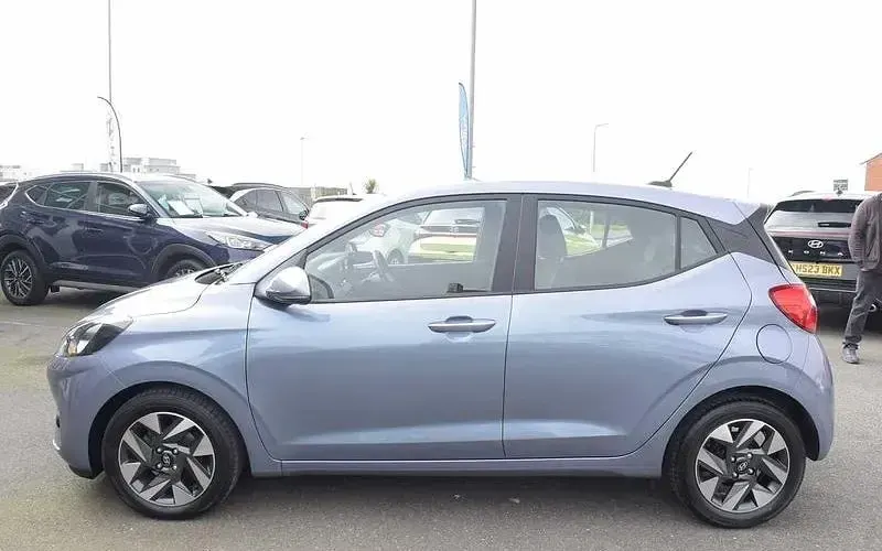 Used Hyundai i10 Advanced 79 HP (58 kW) 2025 Blue Hatchback