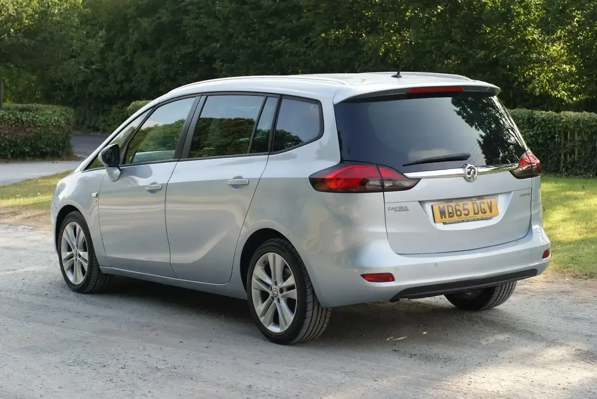 Used Vauxhall Zafira SRi 140 HP (102 kW) 2015 Silver MPV