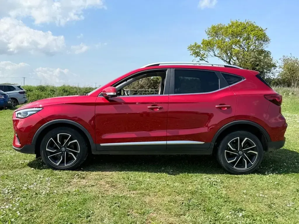 Used MG ZS Exclusive 111 HP (81 kW) 2023 Red SUV