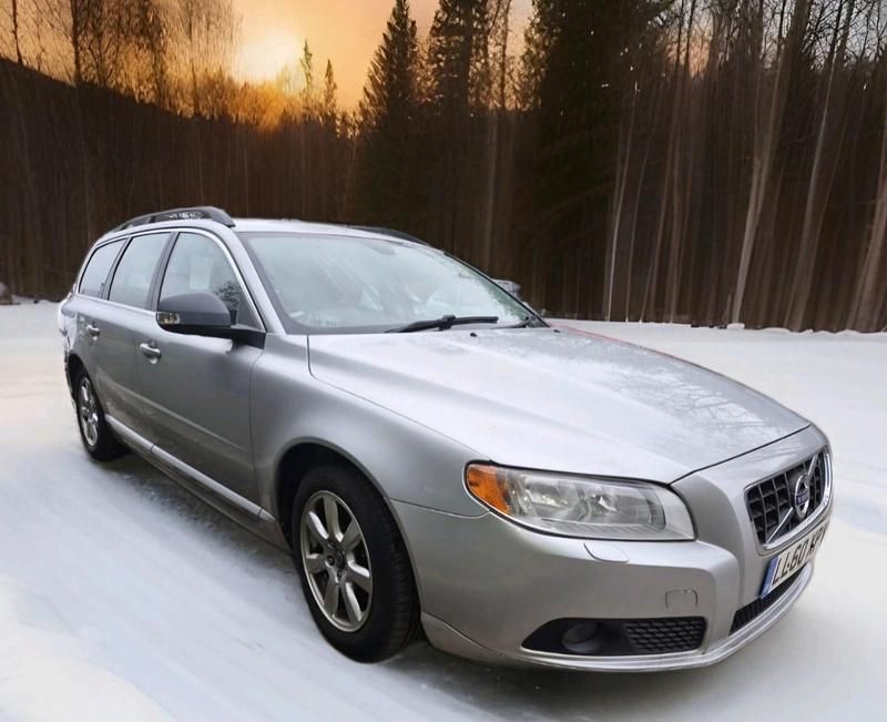 Used Volvo V70 SE 109 HP (80 kW) 2010 Silver Estate