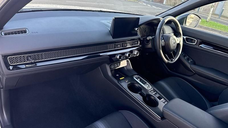 Used Honda Civic Sport 143 HP (105 kW) 2025 White Hatchback