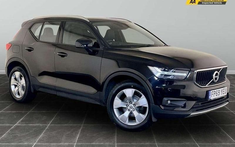 Black Used 2019 Volvo XC40 Momentum SUV | £16,495 (Fair price) - Image 1/2
