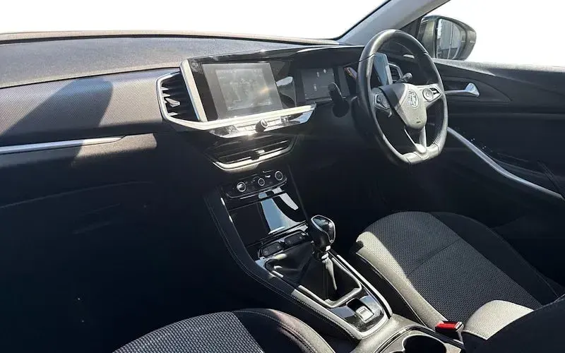 Used Vauxhall Grandland X Design Edition 131 HP (96 kW) 2023 White SUV