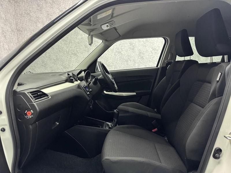 Used Suzuki Swift SZ3 83 HP (61 kW) 2020 White Hatchback